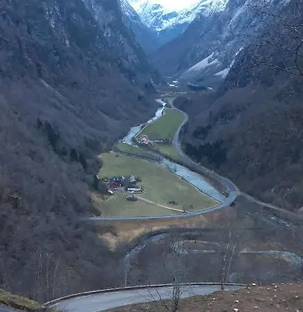 Fjord Og Fjellhytter אכסניה